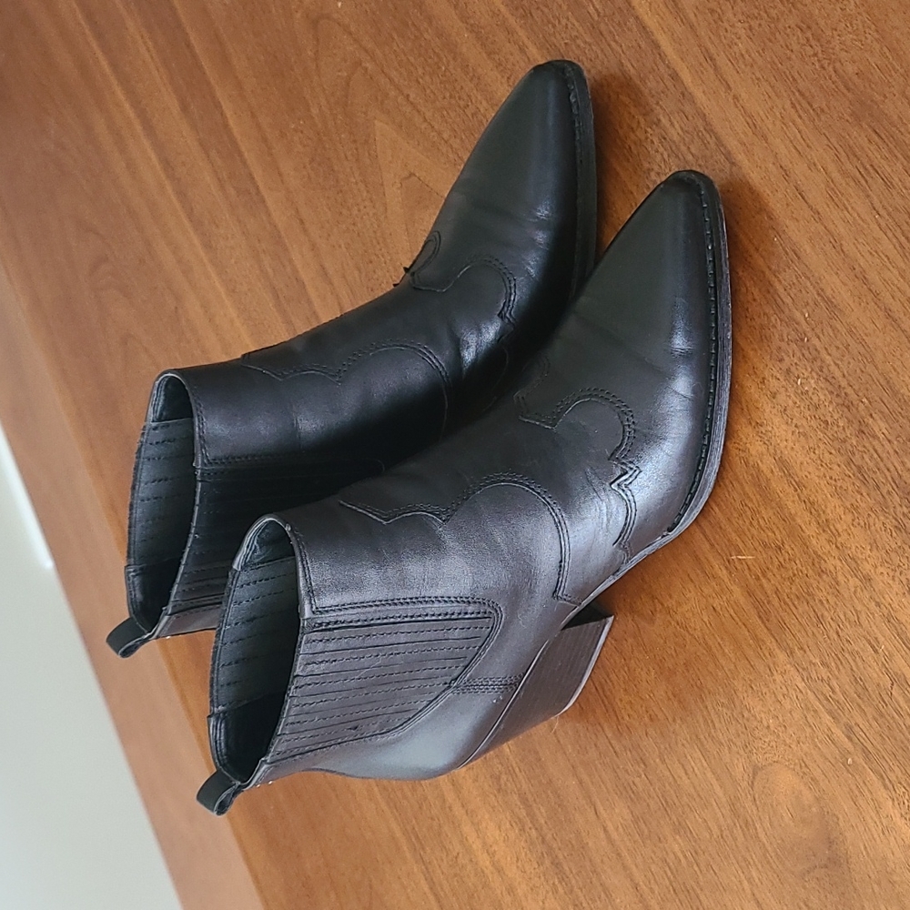 Sam Edelman Winona black booties